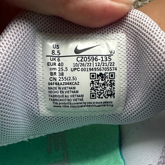 Nike White and Orange Athletic Sneakers - Picture 4 of 5